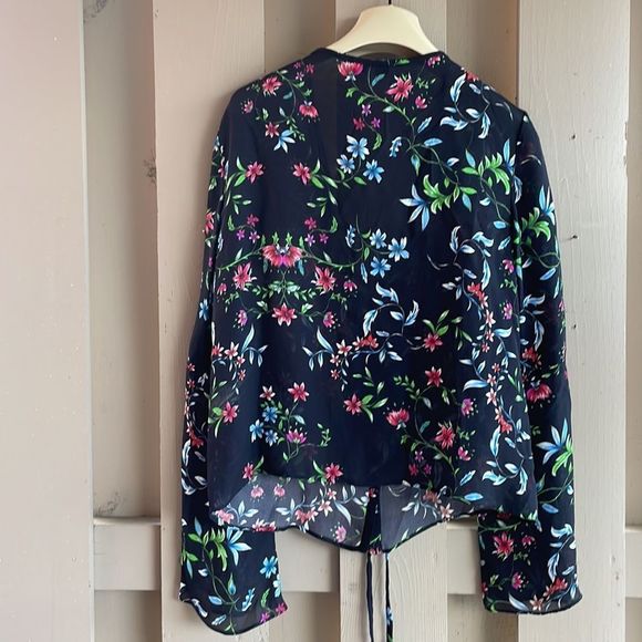🎀 Milly Maggie v neck black wild flower print silk light weight blouse medium - Picture 7 of 9